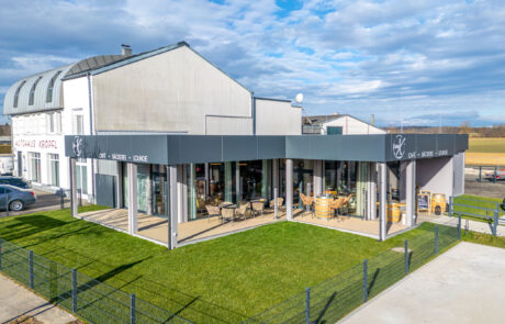 Containeranlage als Café, Bäckerei & Lounge